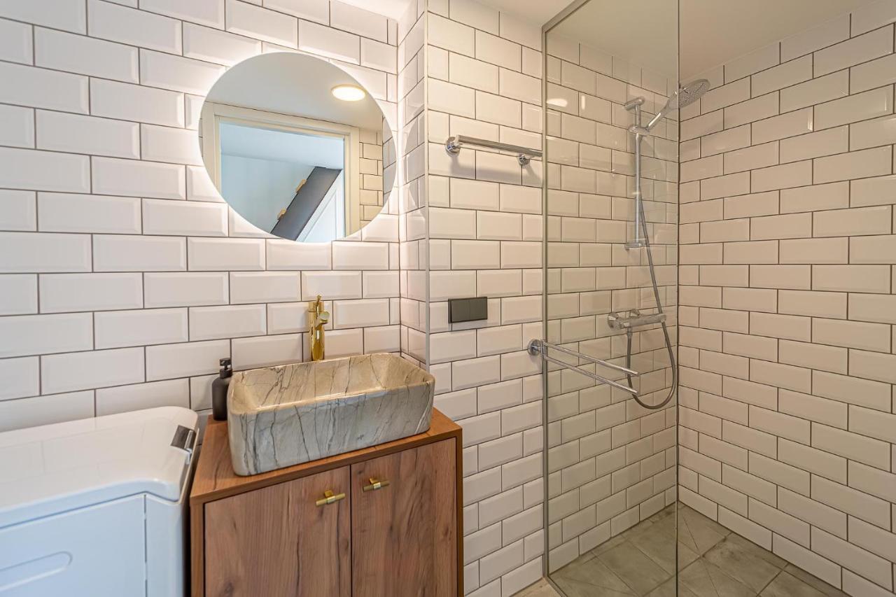 Ministerija Loft Apartment With Parking & Ac Kaunas Ngoại thất bức ảnh